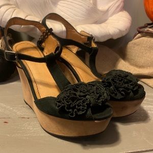 Nicole Abloom Black Leather Flower Wedge sz 7